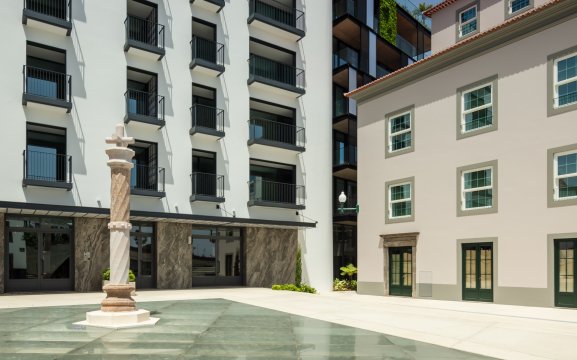 Commercial Areas - Savoy Residence | Insular